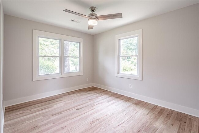 Building Photo - 605 Blake Ave SE