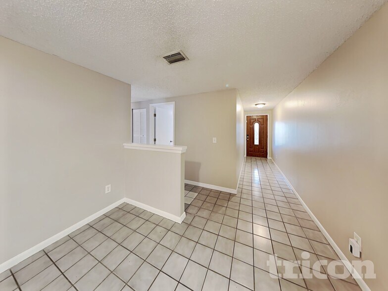 Building Photo - 2814 Cedaridge Dr