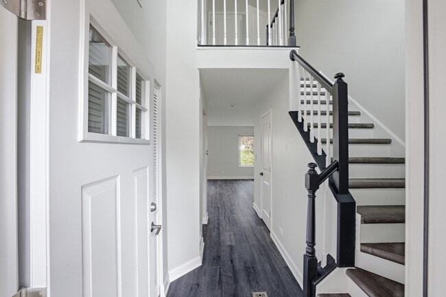 Building Photo - 1941 Quaker Hollow Ln