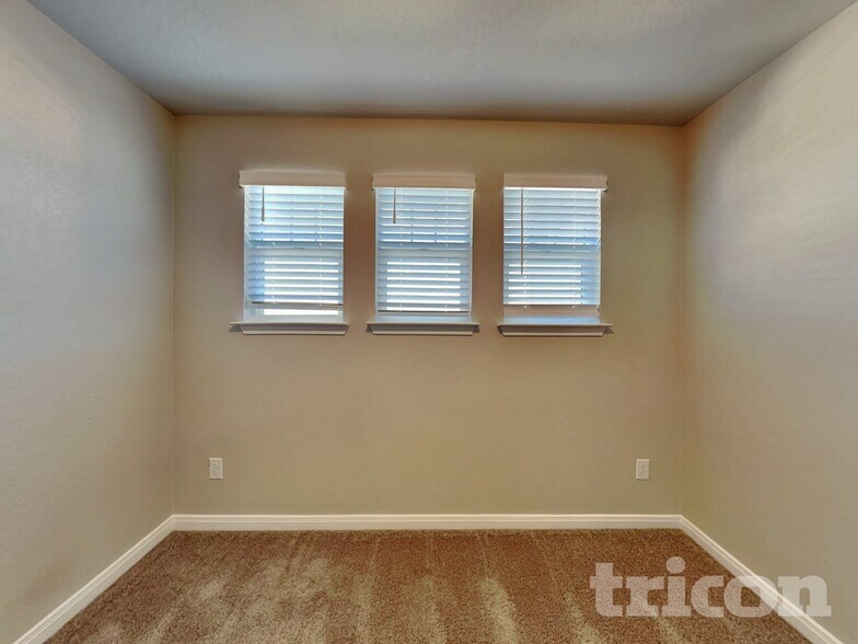 Building Photo - 13630 Paxton Blvd