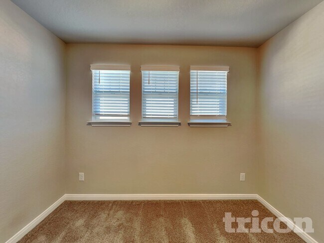 Building Photo - 13630 Paxton Blvd