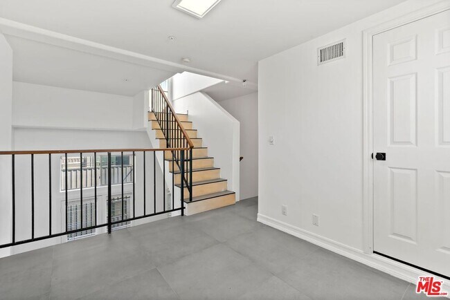 Building Photo - 3854 Beethoven St