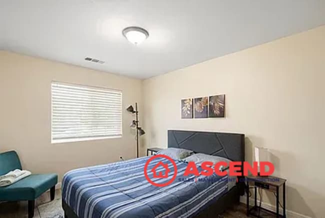 Building Photo - Lovely 4 Bedroom Home in Campus Park Area!