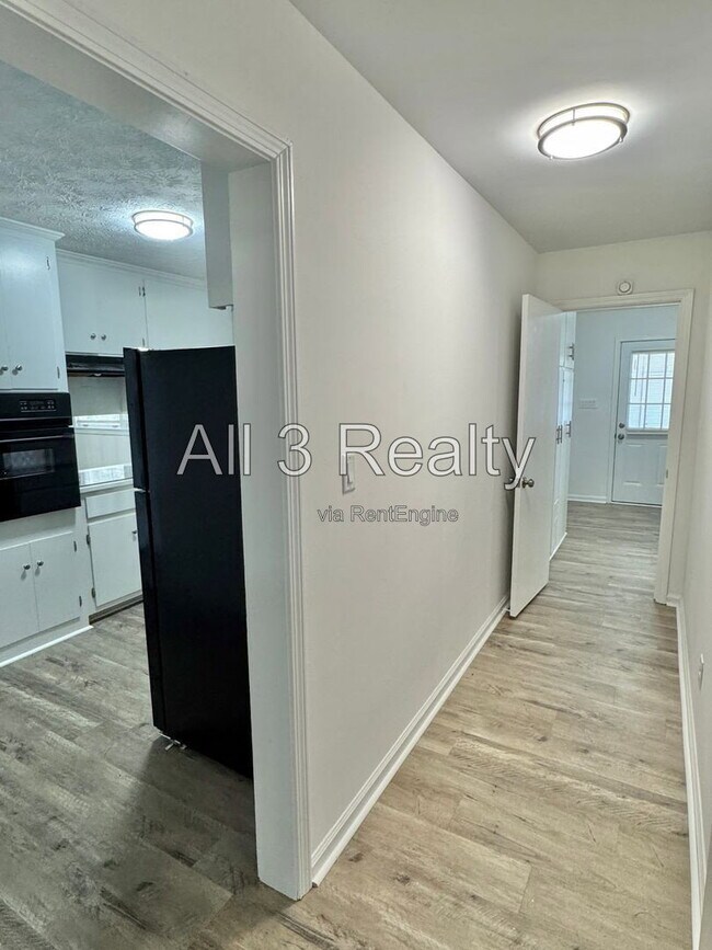 Building Photo - 2557 Woodley Rd