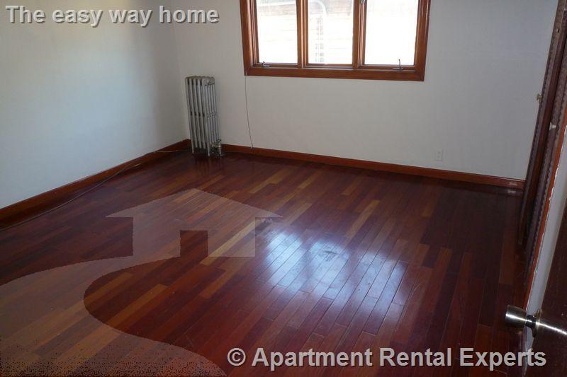 Building Photo - 569 Main St