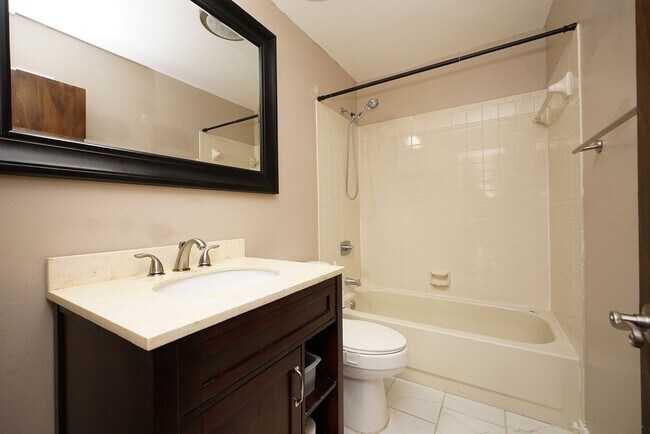 Building Photo - 104 Cedar Ridge Way