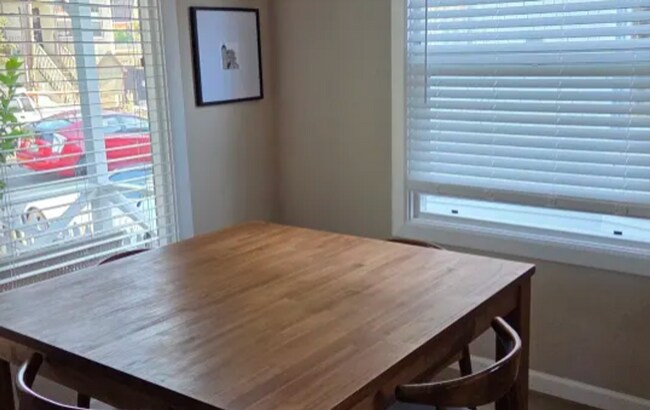 Building Photo - Spacious & Updated 2 BR / 1 BA Home in North Oakland – Move-In Ready!