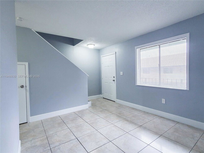 Building Photo - 1519 W 42nd Pl