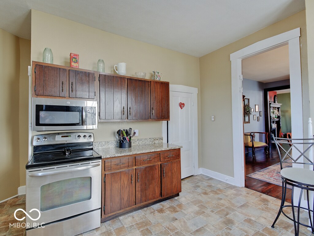 Building Photo - 345 E King St