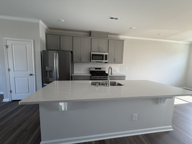 Building Photo - 304