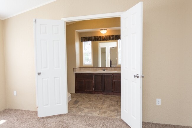 Building Photo - 15818 Country Way