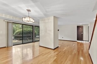 Building Photo - 445 Old Stone Brk