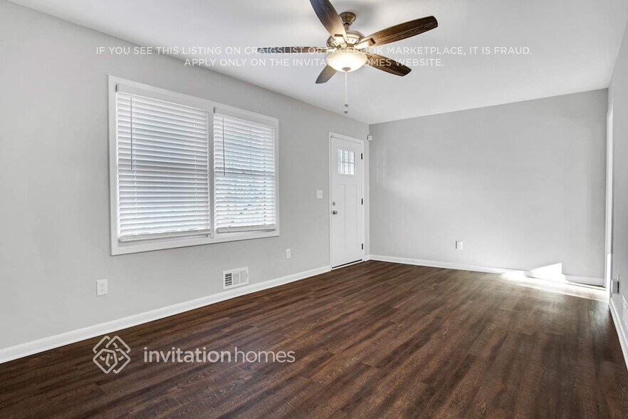 Building Photo - 1658 Pine Glen Cir