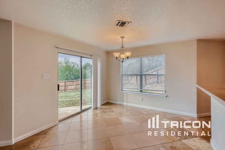 Building Photo - 5764 Maxfli Dr