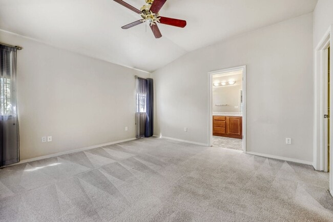 Building Photo - 3 Bed 3 Bath Townhouse in Westminster