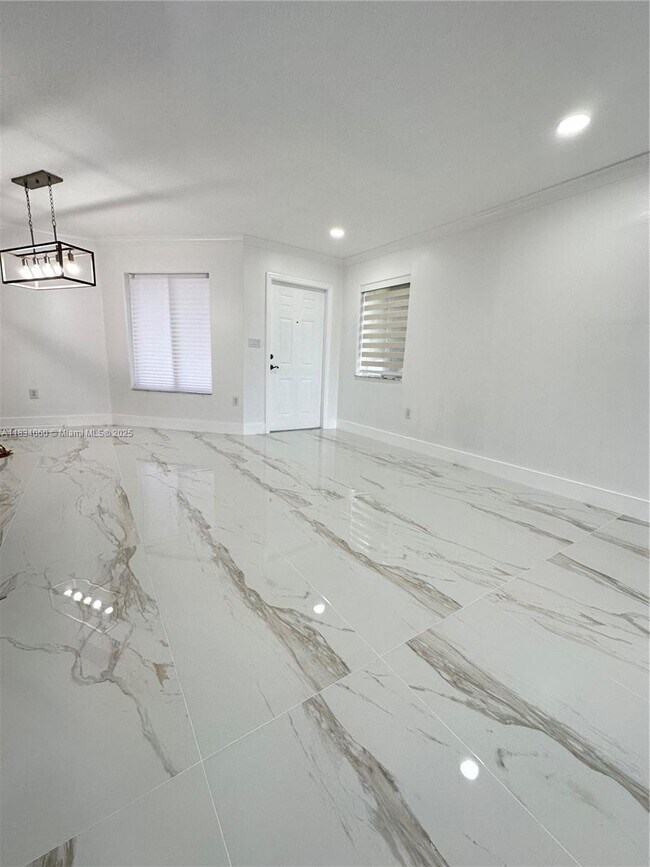 Building Photo - 7001 SW 164th Ct