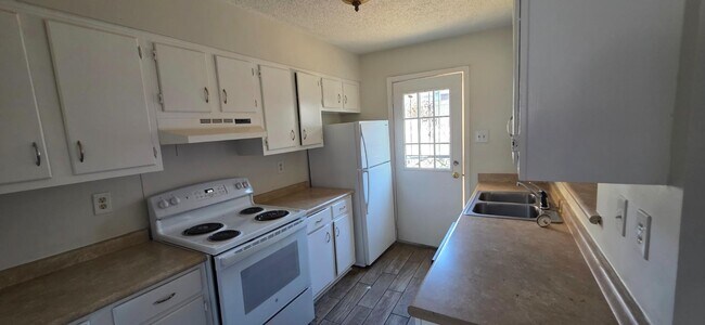 Building Photo - 5265 Chatfield Dr