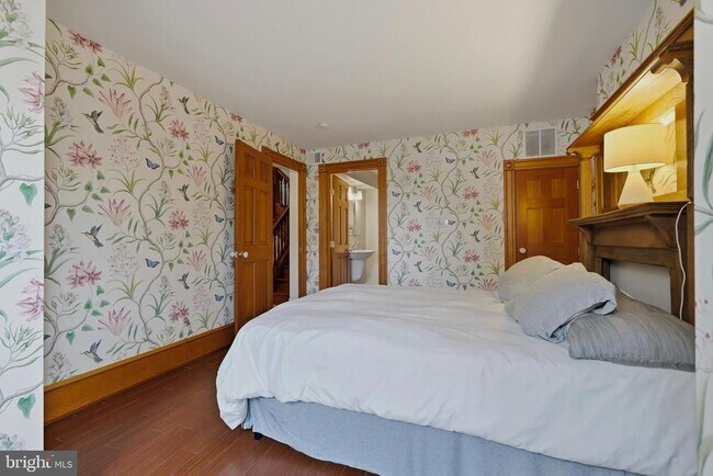 Building Photo - 1002 N St NW