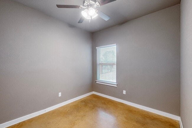 Building Photo - 209 S Baugh St