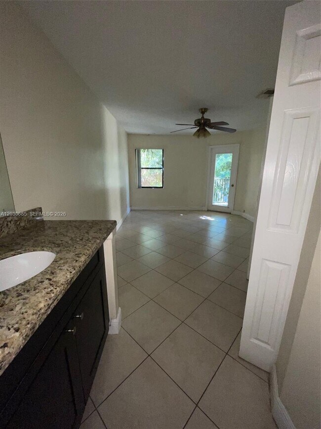 Building Photo - 9999 Summerbreeze Dr