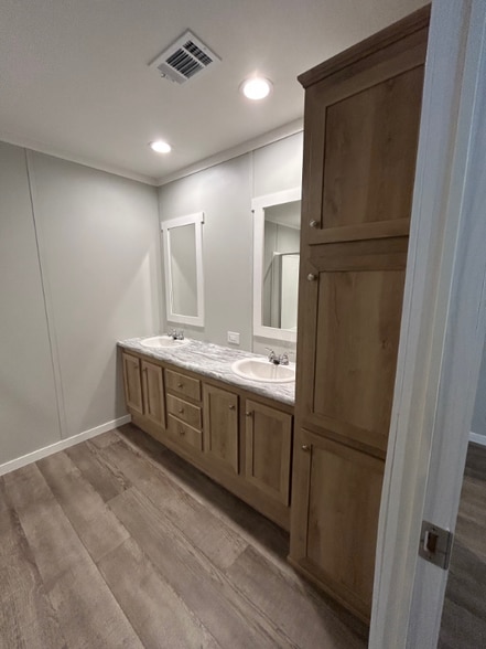 Building Photo - 3000 S 9th Ave