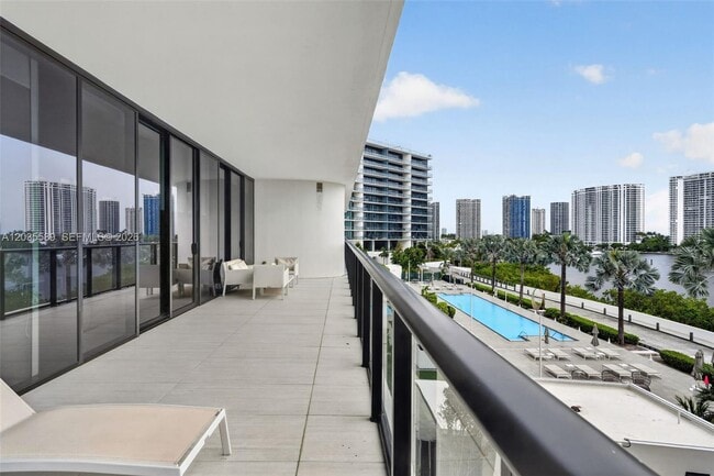 Building Photo - 5500 Island Estates Dr
