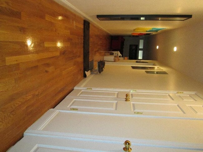 Building Photo - 60 Egmont St