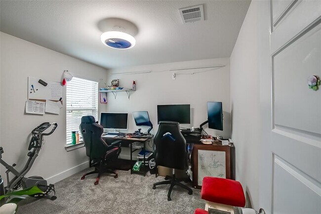 Building Photo - 15912 Cadoz Dr