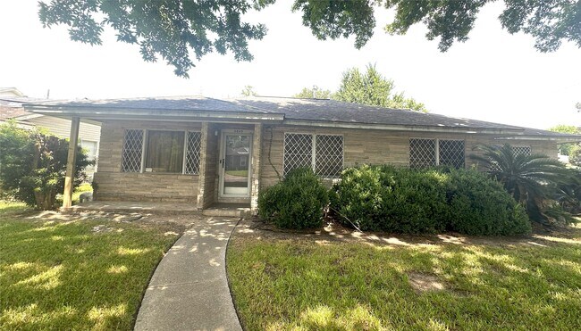 Building Photo - 4849 Larkspur St
