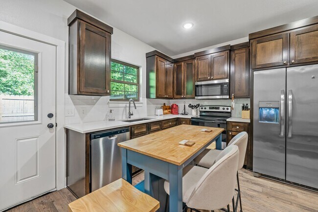 Building Photo - 11722 FM Rd 16