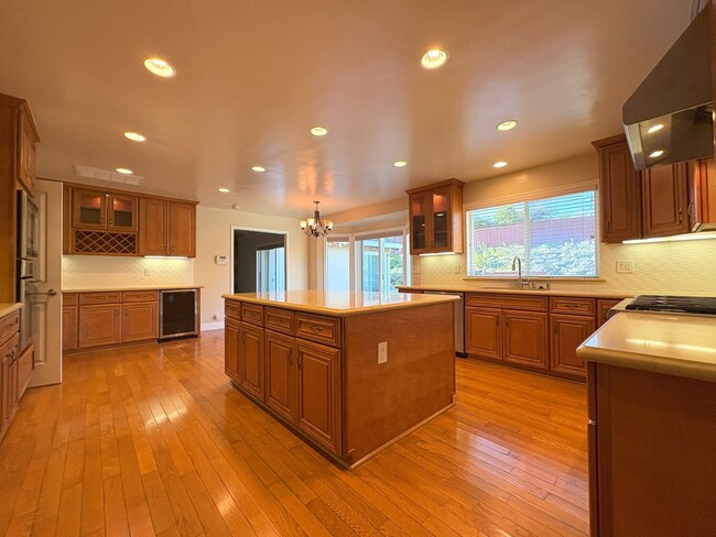 Building Photo - Charming Single Family Home in Los Altos H...