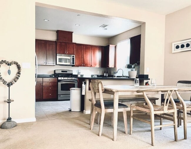 Building Photo - Private, spacious condo available for rent off of Broad Street