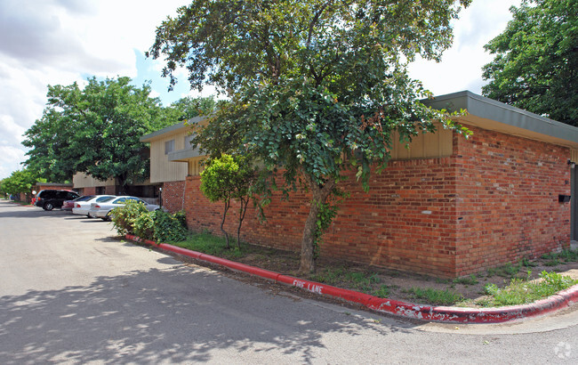 Building Photo - Courtyards At Monterey