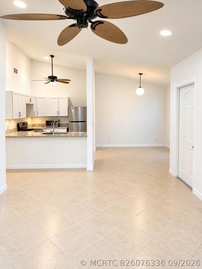 Building Photo - 283 Springdale Cir
