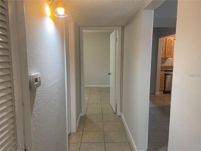 Building Photo - 2812 Somerset Park Dr