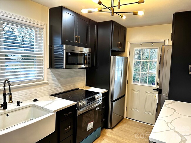 Building Photo - 1450 Academy St