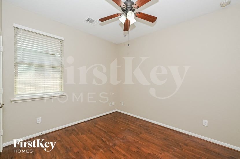 Building Photo - 12919 Pecan Shores Dr
