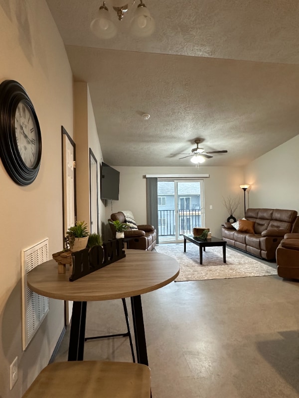 Building Photo - 303 Tigerway Pl