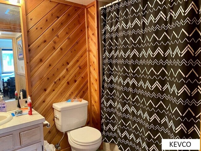 Building Photo - Spacious one bedroom apartment!