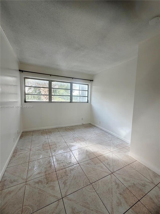 Building Photo - 16701 NE 14th Ave