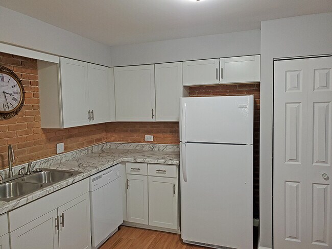 Building Photo - 1003 Manchester Ct