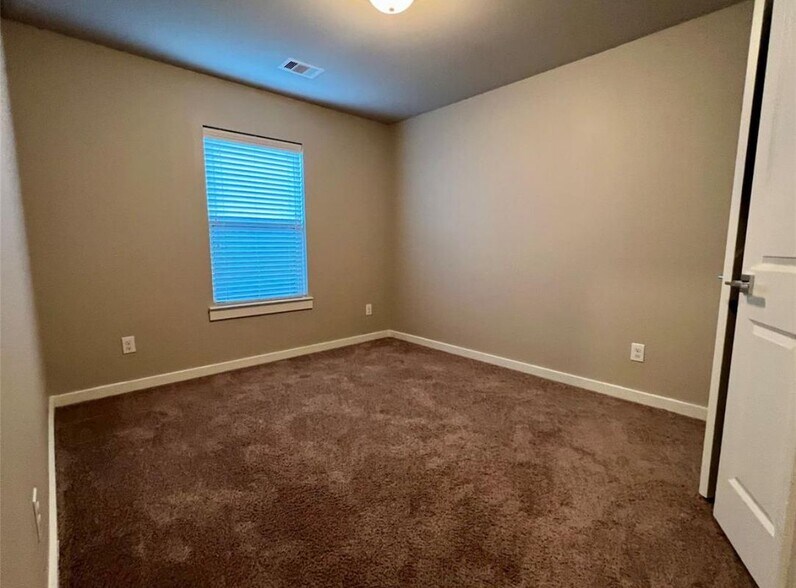 Building Photo - 12347 Breckenwood Mills Dr