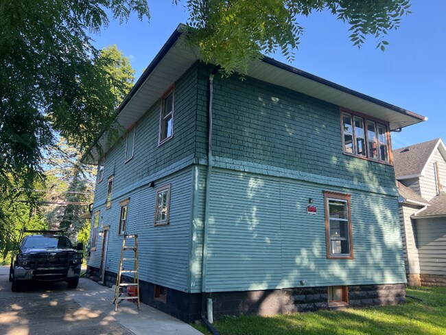 Building Photo - 508 4th St