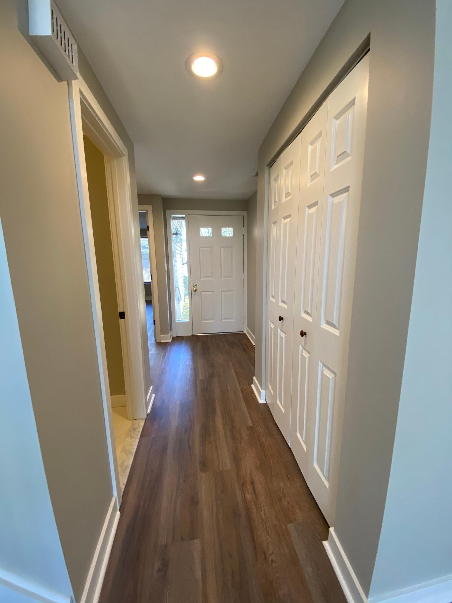 Building Photo - 40 Farmington Chase Cres