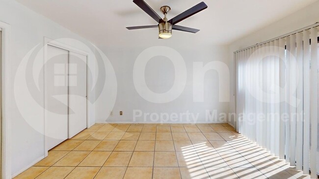 Building Photo - 2505 N Palo Santo Dr