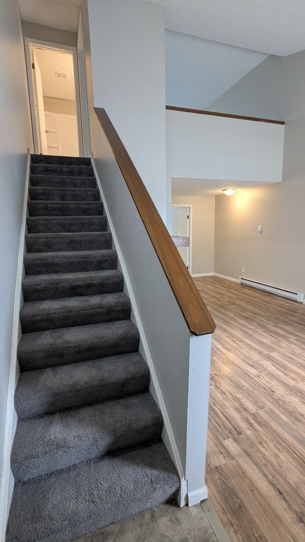 Building Photo - 847 Kerns Dr NE