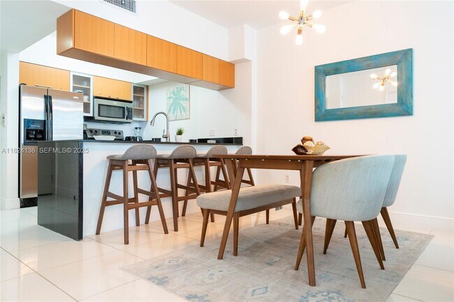 Building Photo - 1750 N Bayshore Dr