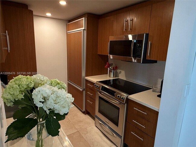 Building Photo - 10275 Collins Ave