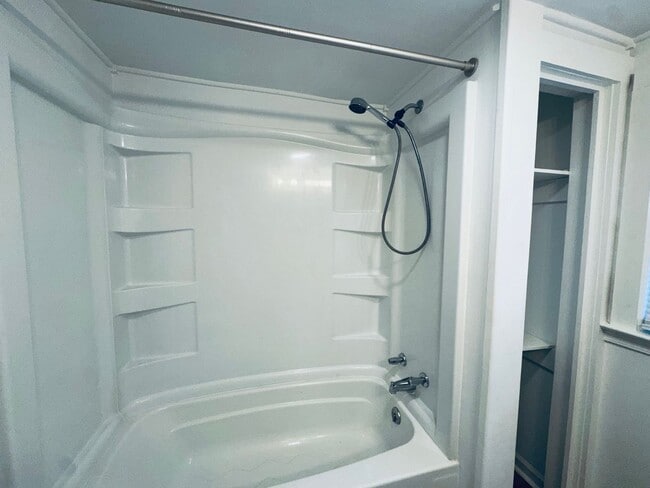 Building Photo - Nice Country Home