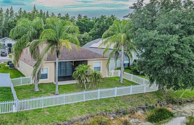Building Photo - 1550 Maximilian Dr